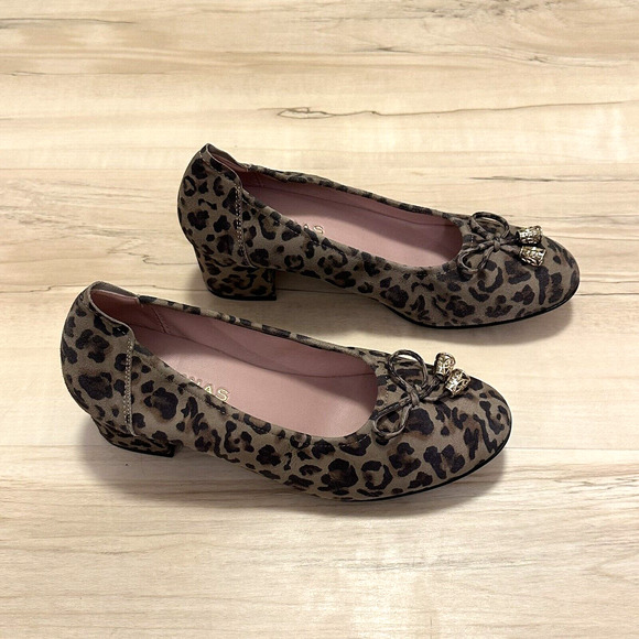 Sabrinas Spain Leather Heels 39 8 Block Hell Metal Tassels Gray Cheetah Print - Picture 1 of 10